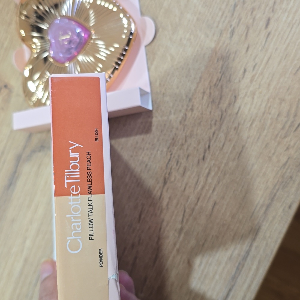 Charlotte Tilbury Gold Heart Face , PILLOW TALK FLAWLESS PRACH - Picture 3 of 3